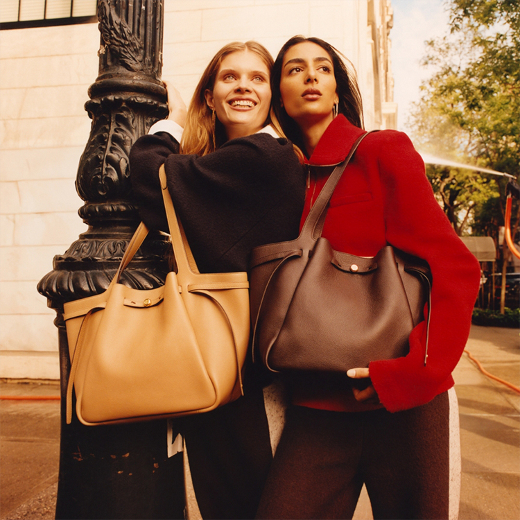 ◆ トリーバーチ　シルク リボンタイワンピース　ベルト付き フラワー&チェーン柄 ◇ トリーバーチ シルク リボンタイワンピース ベルト付き